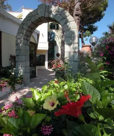 Отель Hibiscus